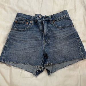 Madewell “the perfect jean short” size 25